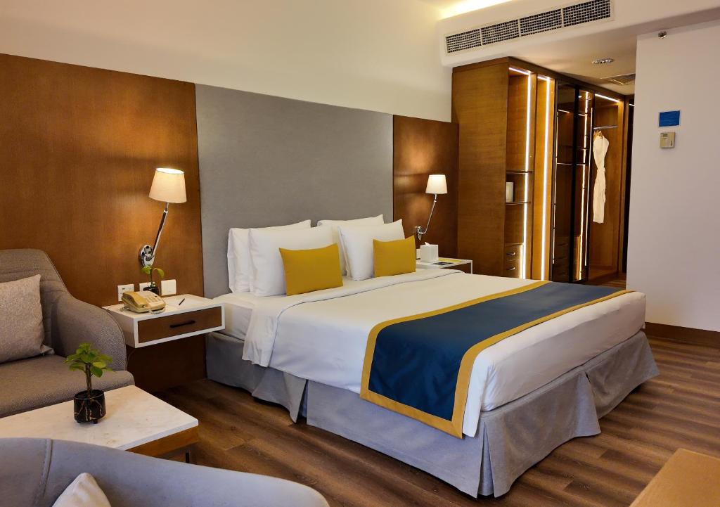 Golden Tulip Muscat Muscat 02