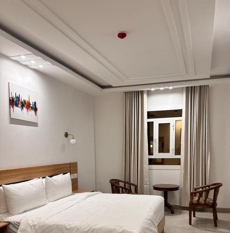 4 Guys Hotel Muscat 02
