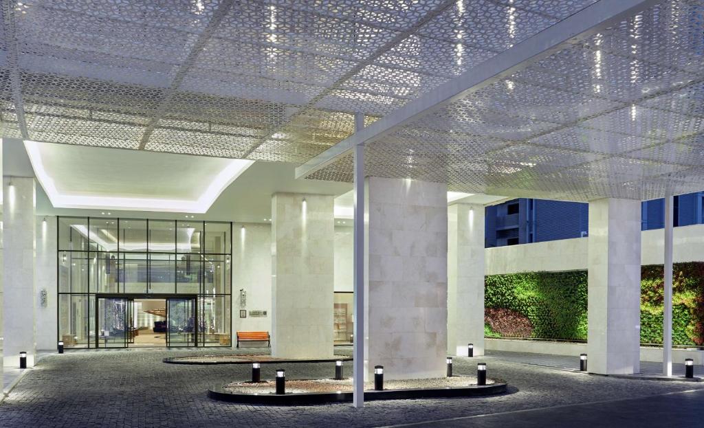 Hilton Garden Inn Muscat Al Khuwair Muscat 02