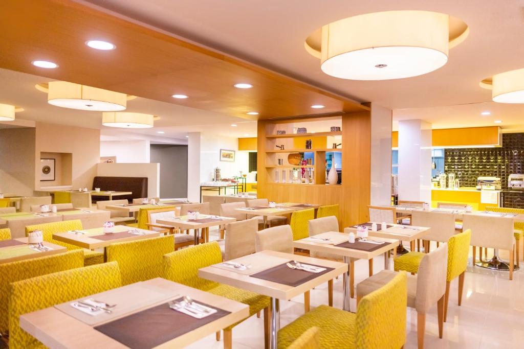 Holiday Inn Muscat AlSeeb by IHG Muscat 03