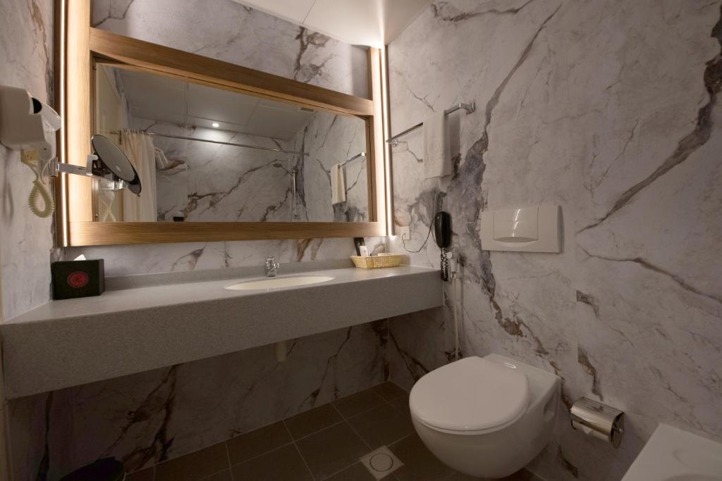 Ramee Guestline Hotel Muscat 02